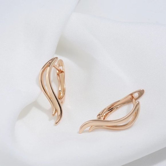 585 Rose Gold Plated Leaf Earring - Picture 6 of 9
